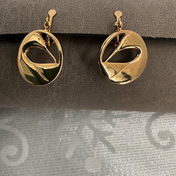 Kenneth Kantra Loon Gold-Tone Clip-On Earrings - Picture 1 of 4